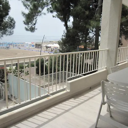 Ariston Апартаменти *